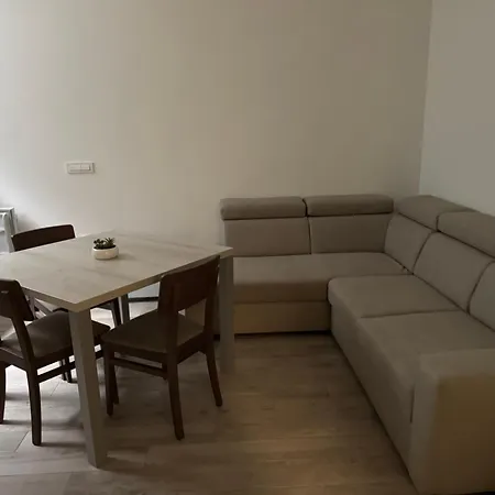 U Izi 2 דירה קרנייסקה גורה